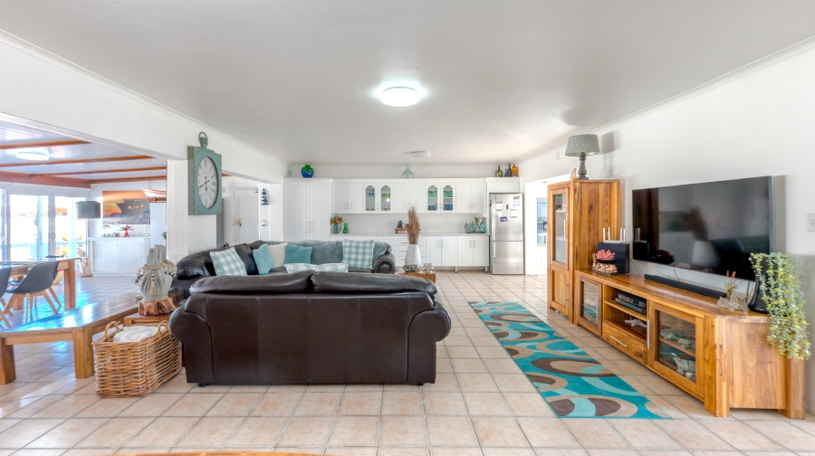 6 Bedroom Property for Sale in Struisbaai Western Cape